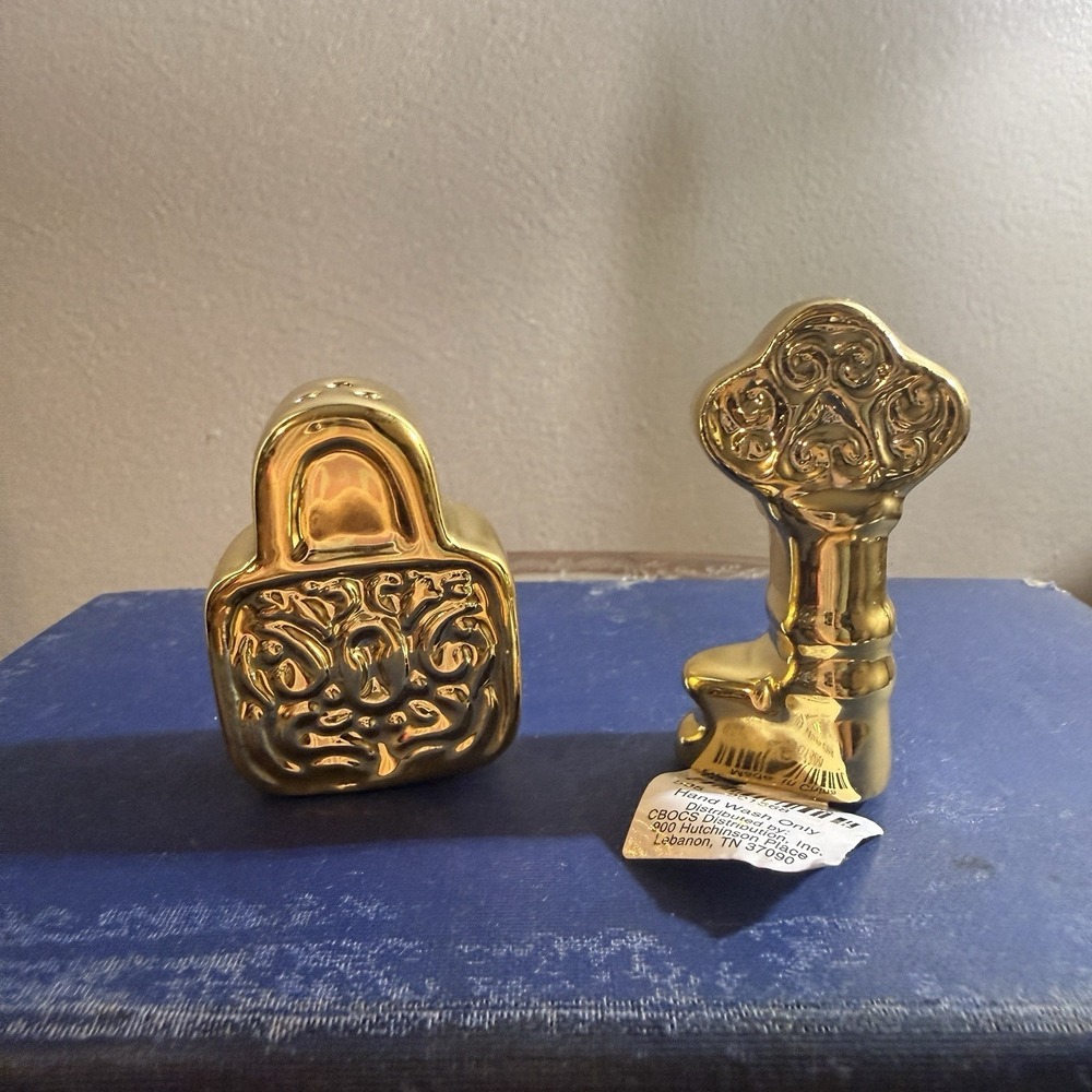 Cracker Barrel Gold Toned Lock & Key Salt & Pepper Shakers Novelty